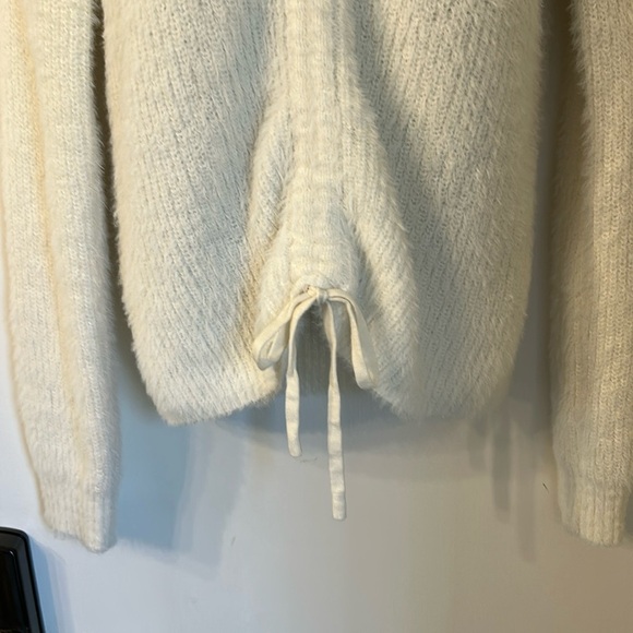 PLANET GOLD, V-NECK ,,FRONT DRAWSTRING SWEATER, IVORY COLOR ,SIZE SMALL - Picture 3 of 9